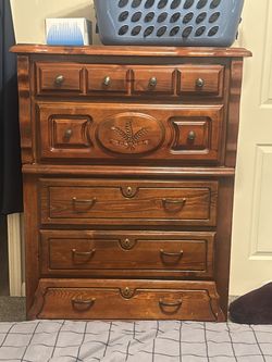 Bedroom dresser /5 drawers