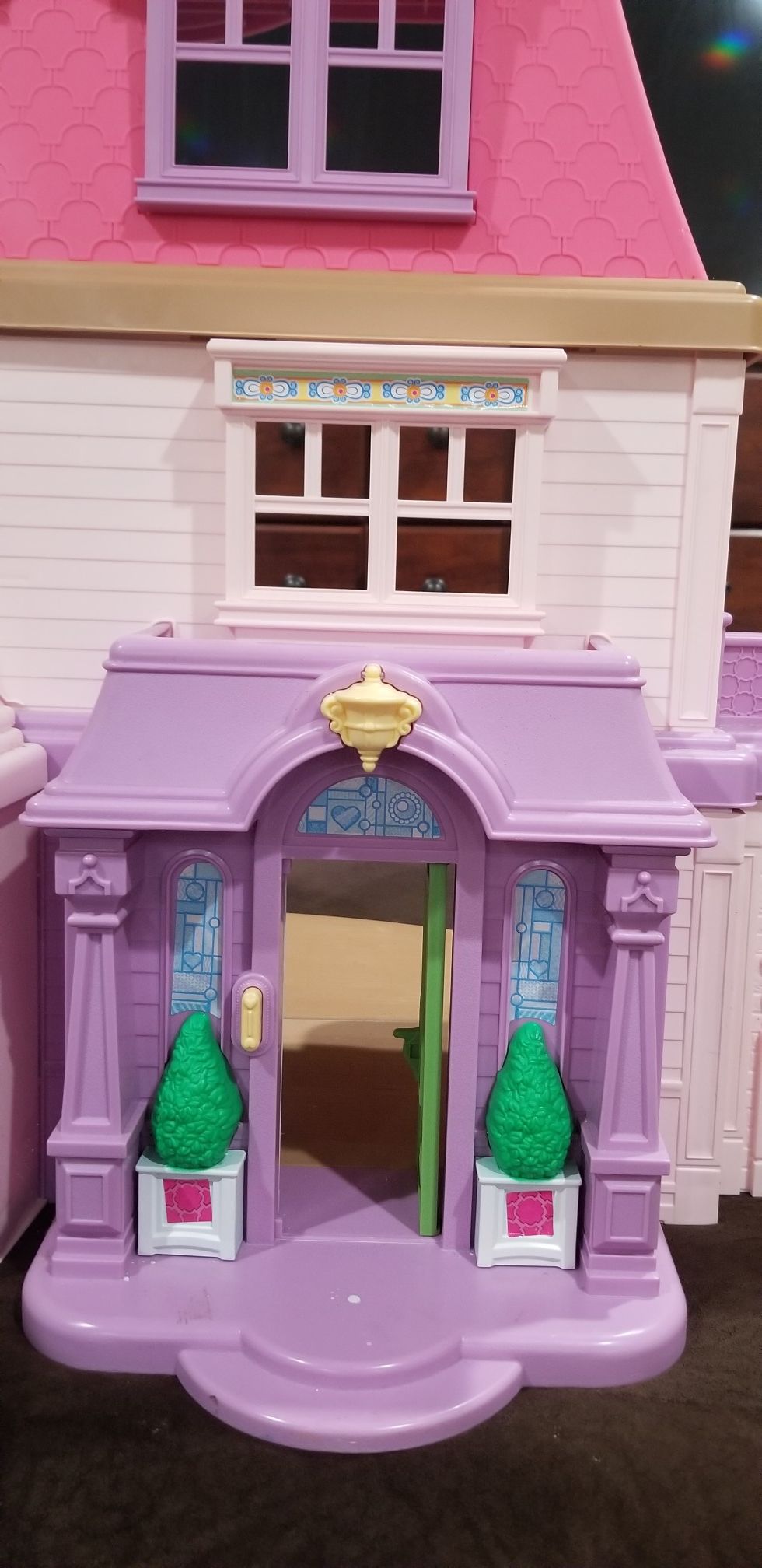 Large Doll House with Working Door Bell