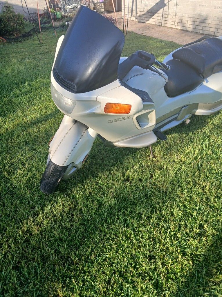 honda pc800 runs good easy to handle