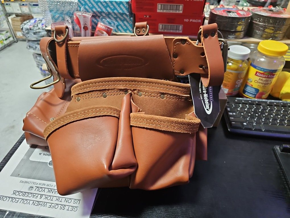 McGuire-Nicholas
Master's 52.5 in. Brown Leather Rig (2-Bag)