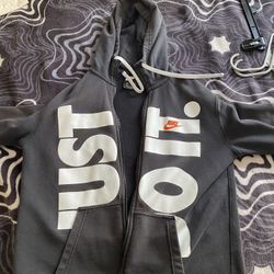 nike hoodie zip up medium