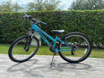 Trek Precaliber 24” Kids Mountain Bike – 21 Speed – Front Suspension
