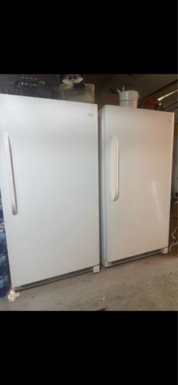 Frigidaire full refrigerator 18 cu.ft.
