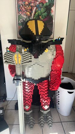 Giant Lego alien from a toy convention 80,000 pieces