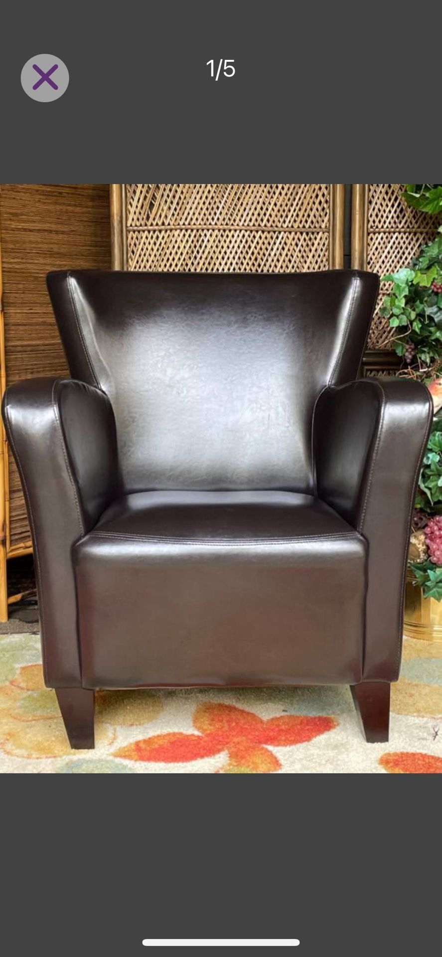 Coaster Fine furniture - Black leather Armchair in Excellent condition Dimensions: 29W arm to arm 16H foor to seat 19x19 inside seat 35H back
