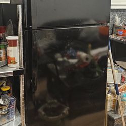 GE Refrigerator Black