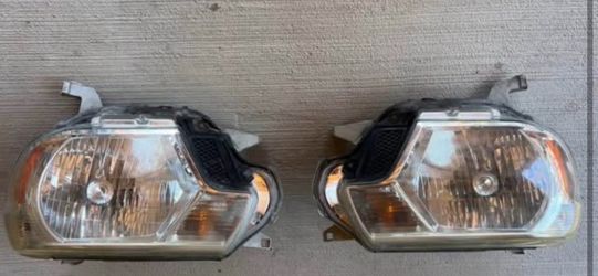 2015 Toyota Tacoma headlights
