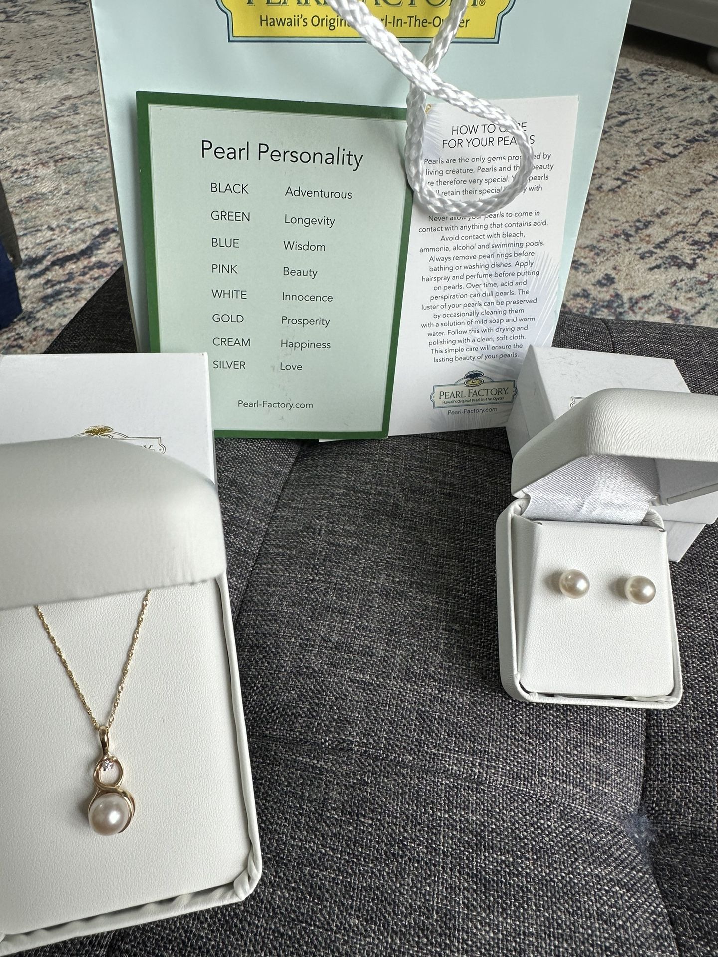 BLACK FRIDAY SALE! Na Hoku Pearl Factory 14k yellow gold 18” chain and figure 8 pendant with diamond, pink cream Akoya pearl with 14k gold matching