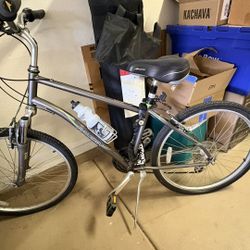 raleigh venture 3.0 bike (used)