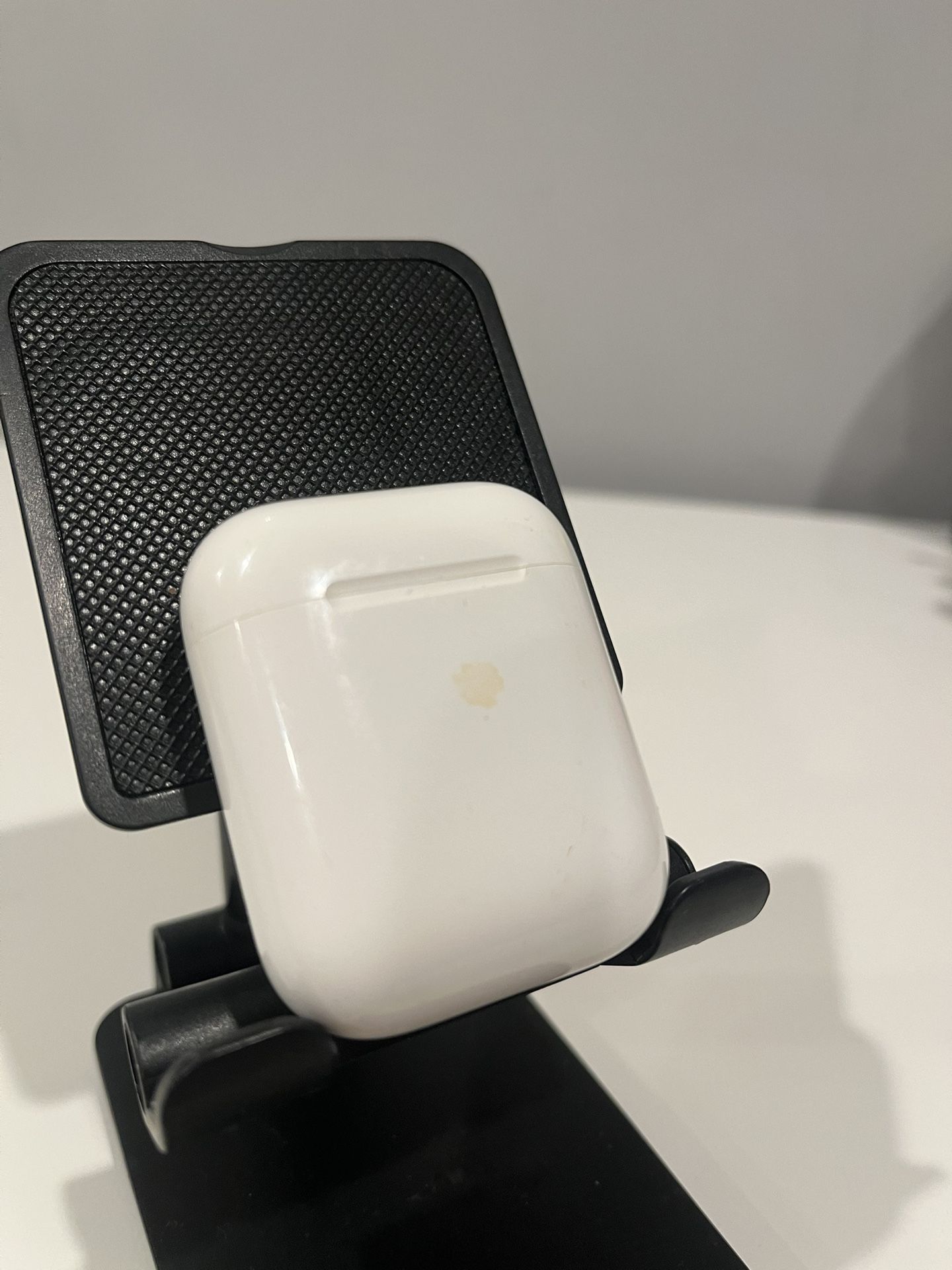 Apple AirPods 2 Model A2032 AirPods & Case- Used| White | No Charge Cable