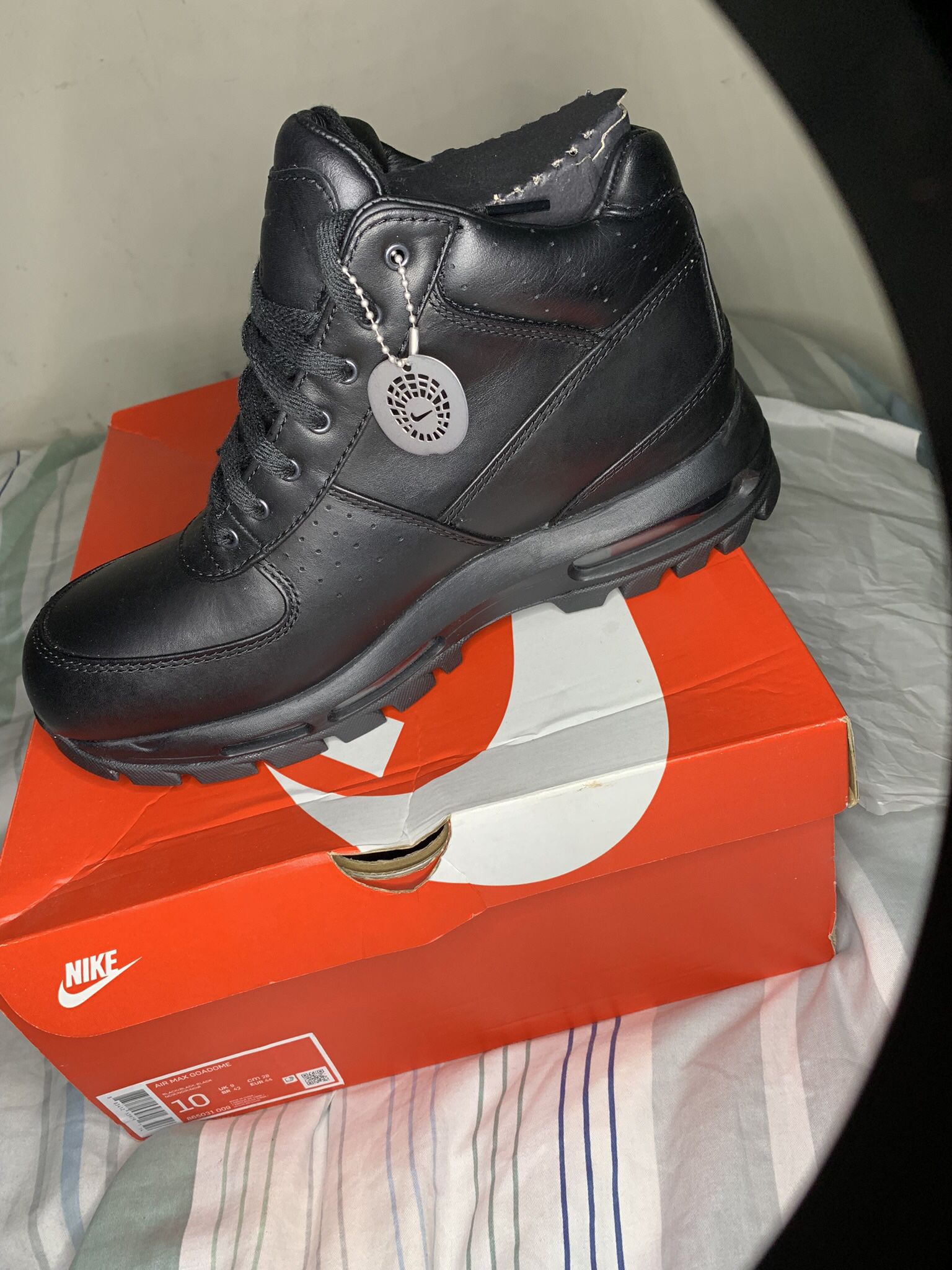 Men Nike Boots (black)   Size 10M/8w
