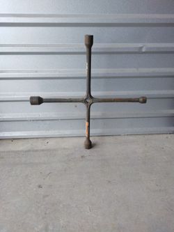 Four-way Lug Wrench