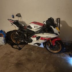 2022 Yahama R7