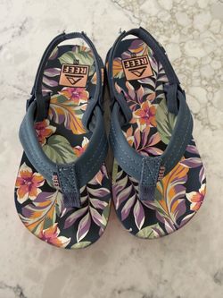 Size 10 Reef girls flip flop with backstrap