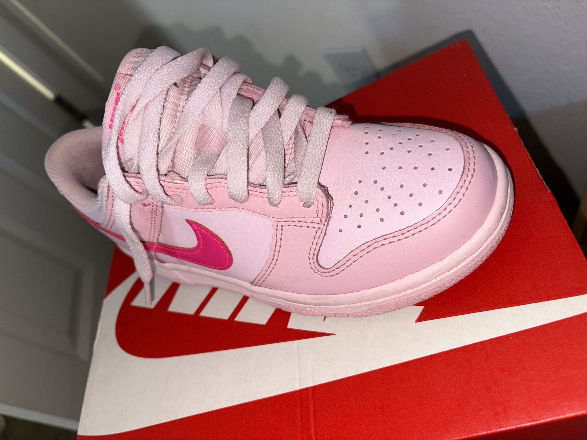 Women Nikes Shoes Size 4.5