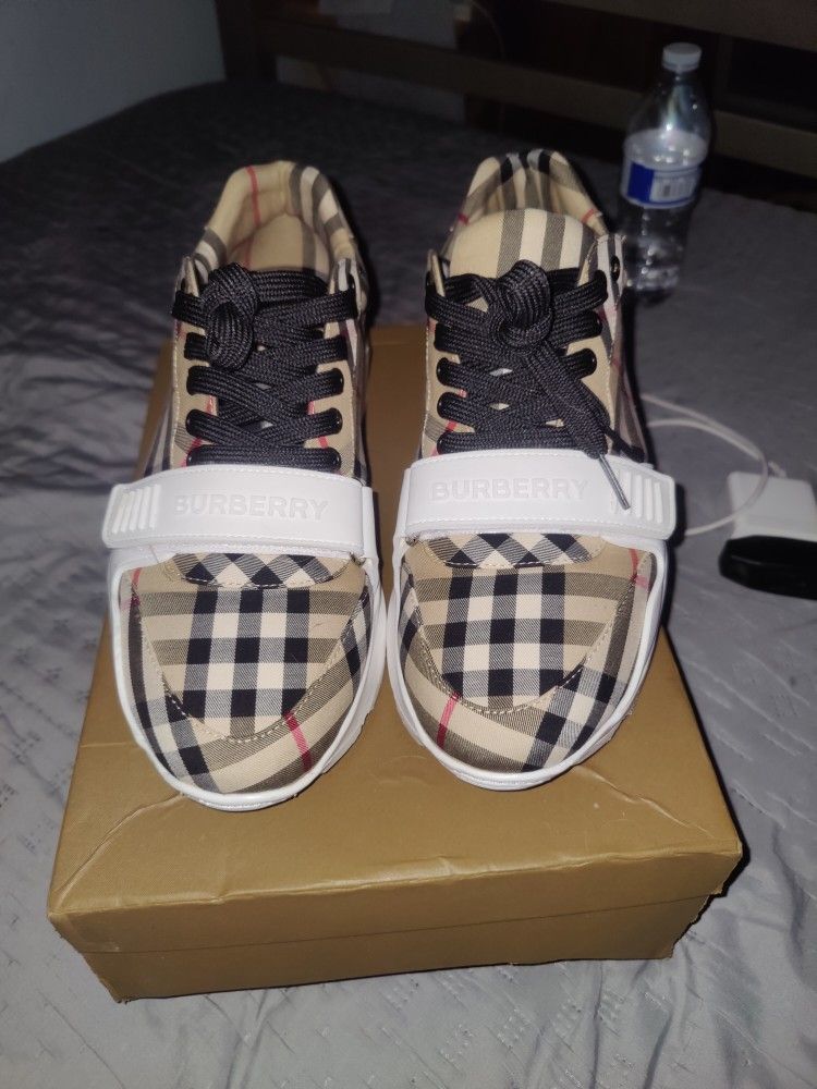 Burberry Shoes 