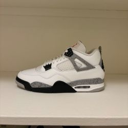 Jordan 4 White Cement  Size 8.5