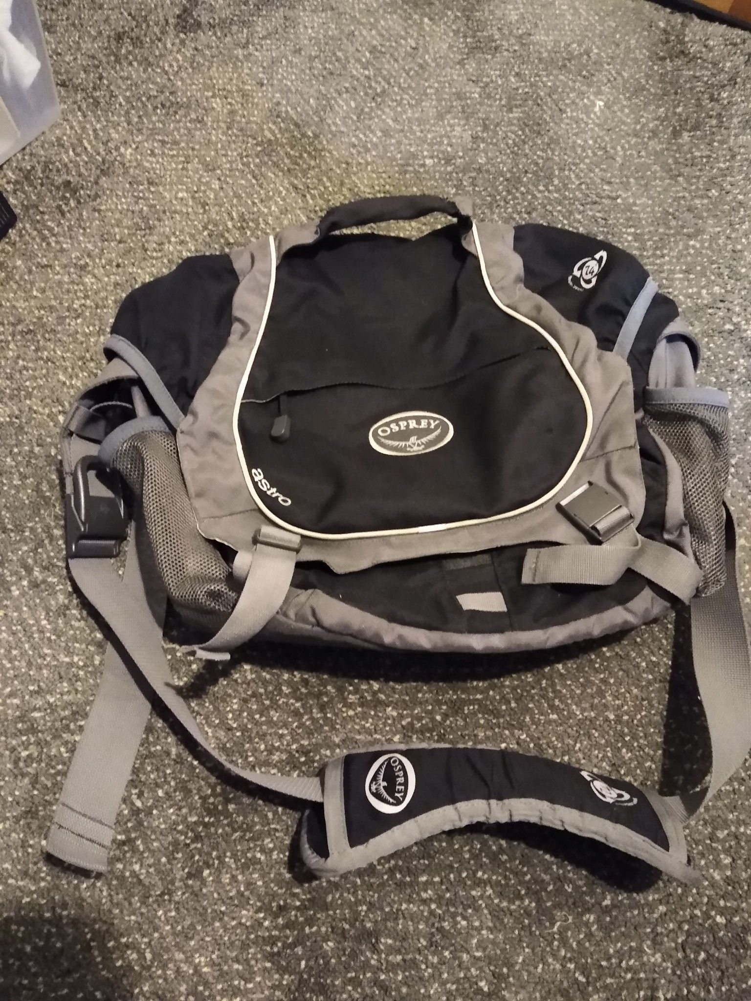 Osprey Astro Messenger Bag Resource Series Laptop Pack for Sale in