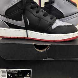 Jordan 1 Mid Size 7Y
