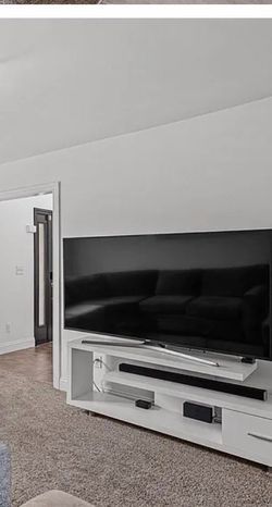 Samsung 65” 4K Smart TV + White Monarch TV Stand