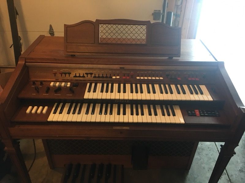 Yamaha Electone Organ Model D-3 IR