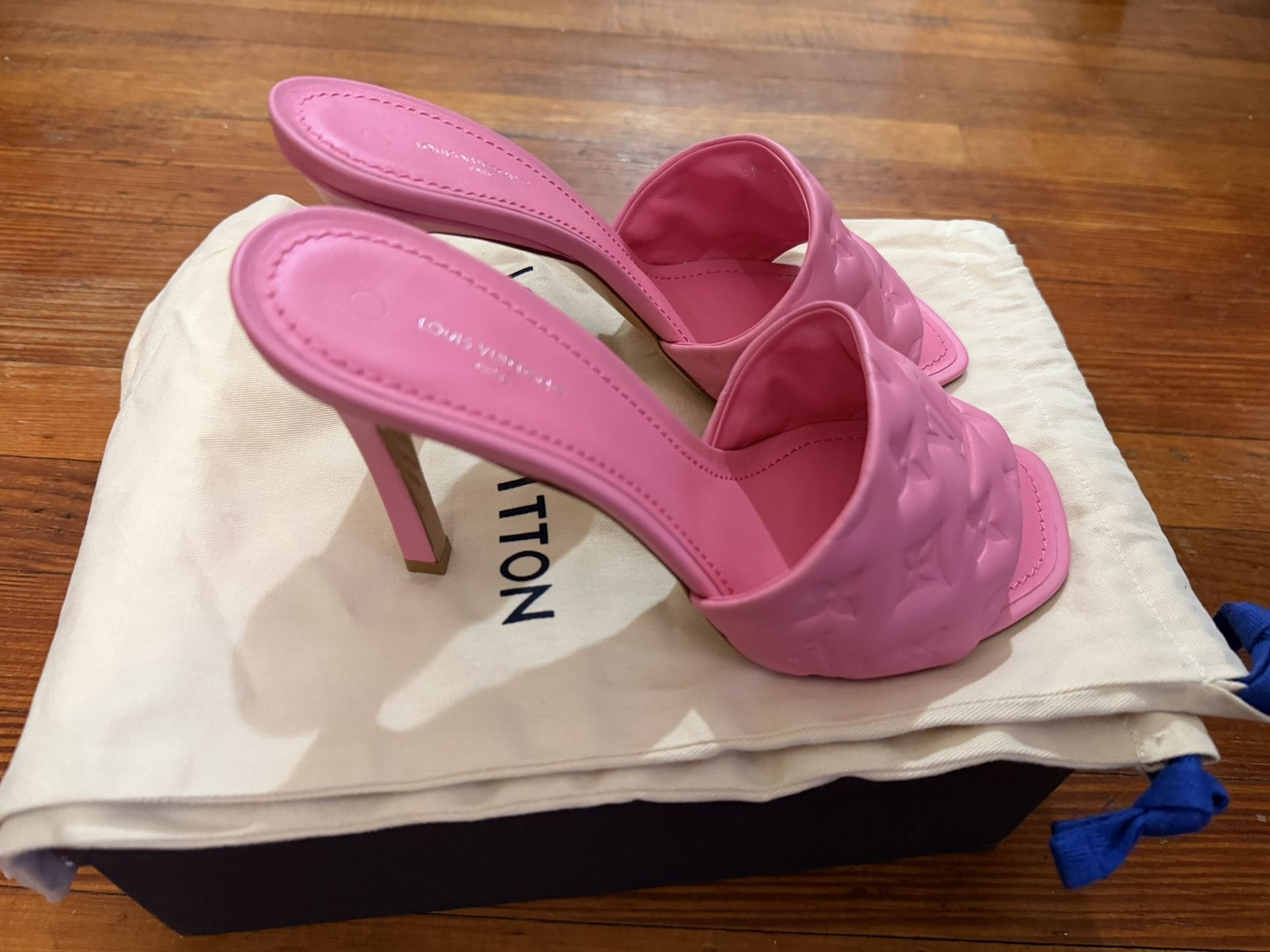 New In Box Louis Vuitton Revival Pump In Pink Size 40