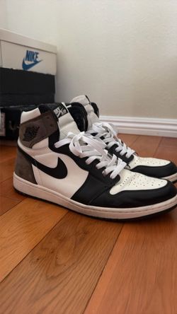 Air Jordan 1 Dark mocha High OG Sneakers. Size 11.5
