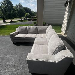 *FREE DELIVERY* GRAY SECTIONAL COUCH
