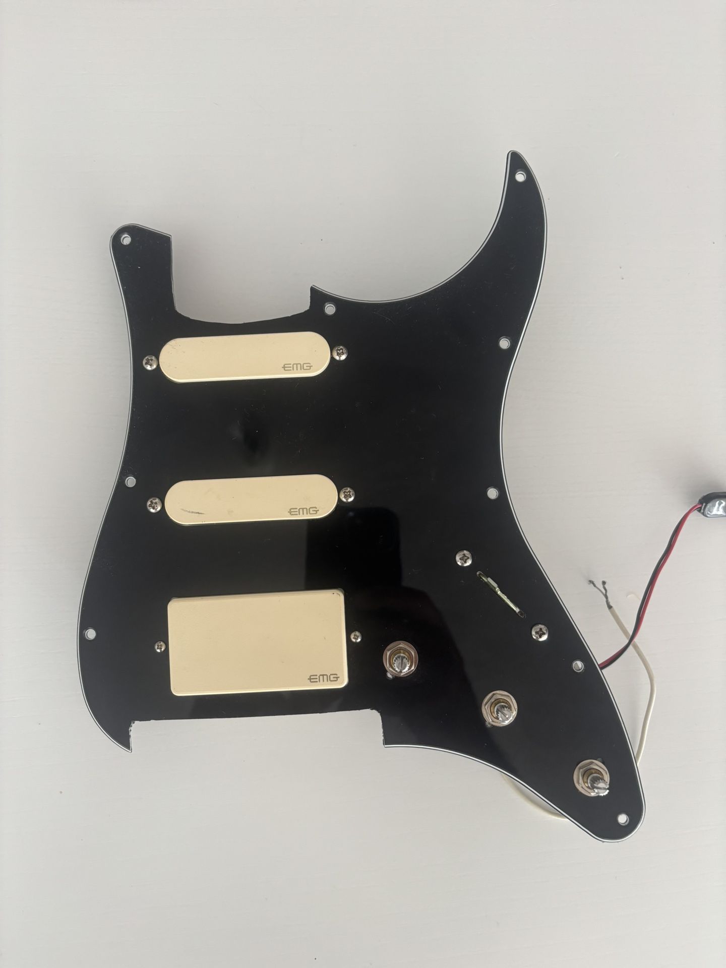 EMG SA Active Pickups Loaded Strat Pickguard – Complete Plug
