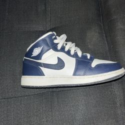 Jordan 1 Mid 
