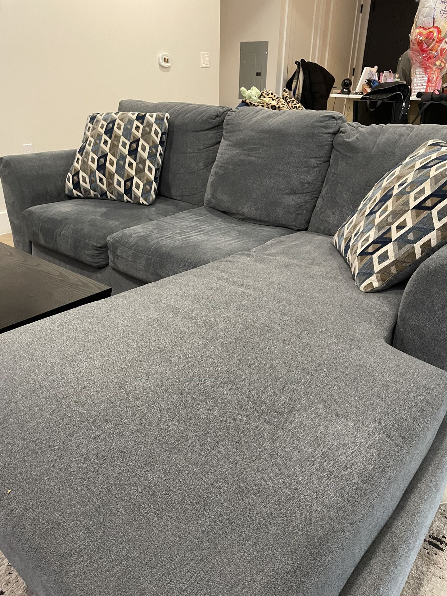 Gray Sectional Couch with Chaise – Comfortable & Great for Apartments