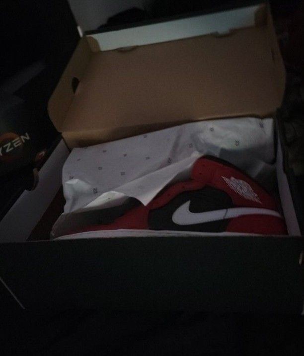 Jordan 1 Mid Gym Red