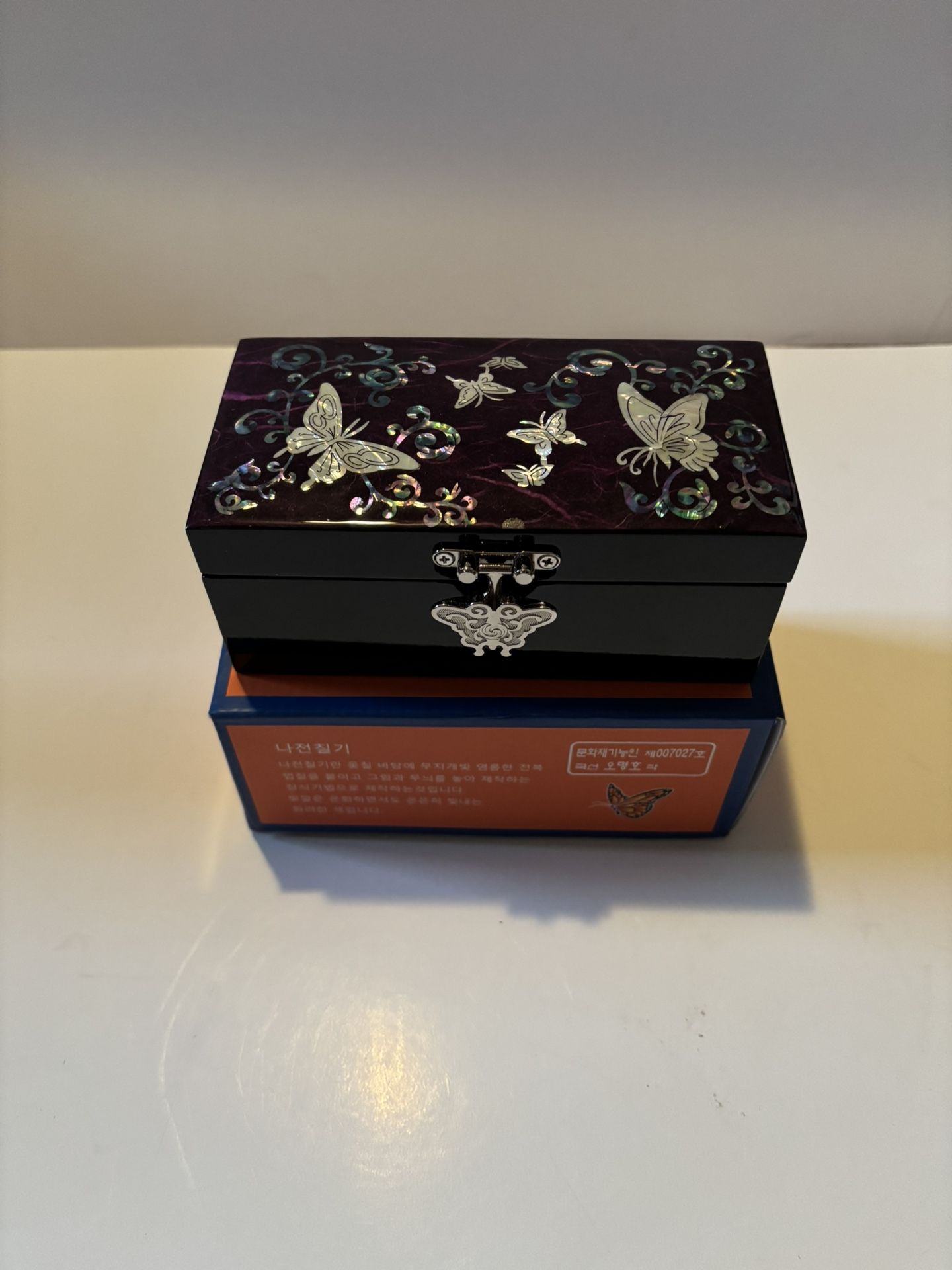 Elegant Korean Mother of Pearl Jewelry Box – Mint with Original Packaging