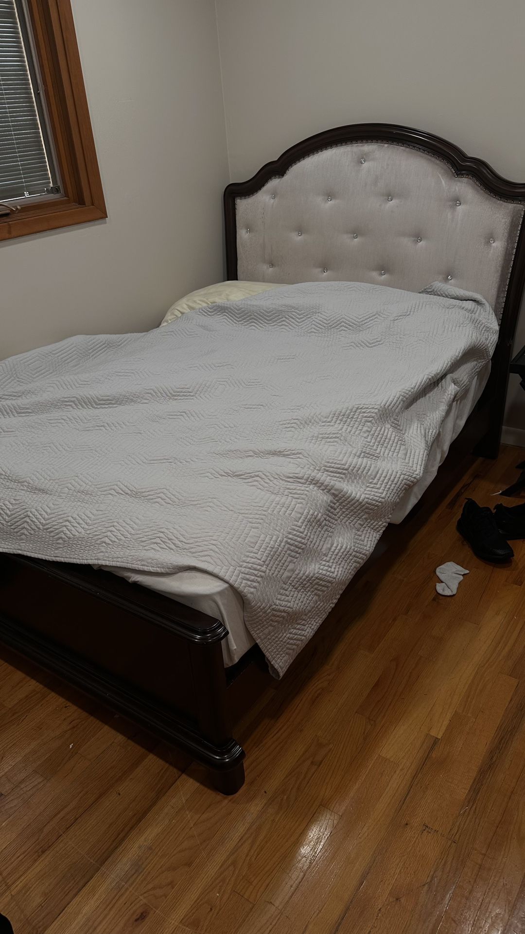 Bed And Dresser Full Size