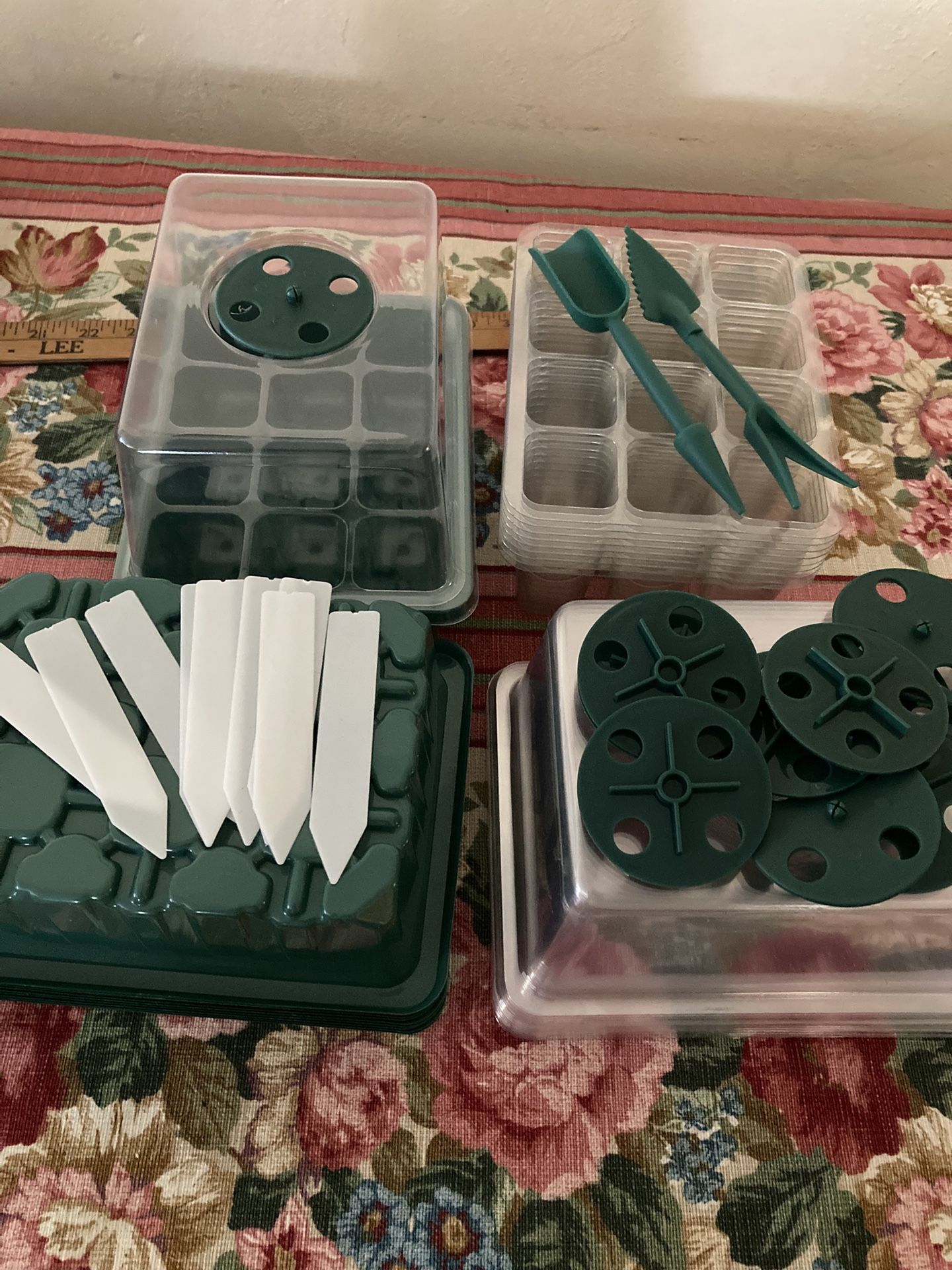 GIFT FOR GARDENERS: 120 SEED STRTING SELF WTERING