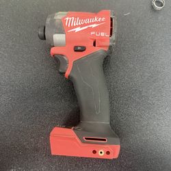 Milwaukee m18 bit driver