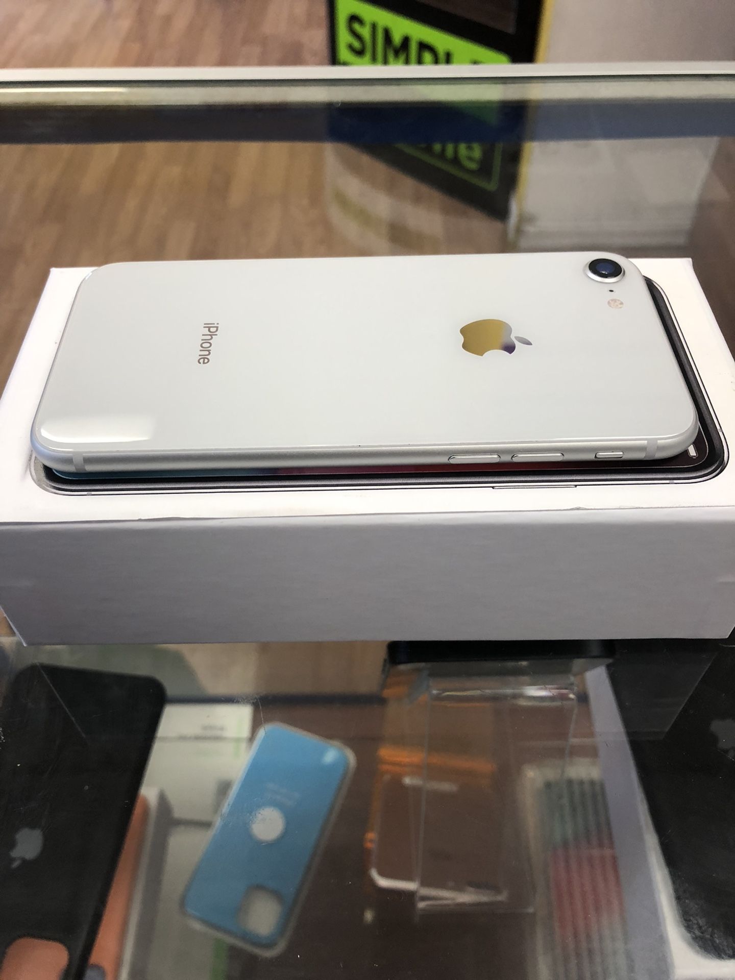 iPhone 8 White Factory Unlocked Financing Available! 30 days