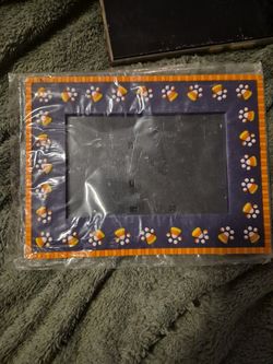 Pet picture frame
