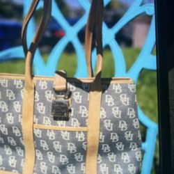 Dooney And Bourse Purse