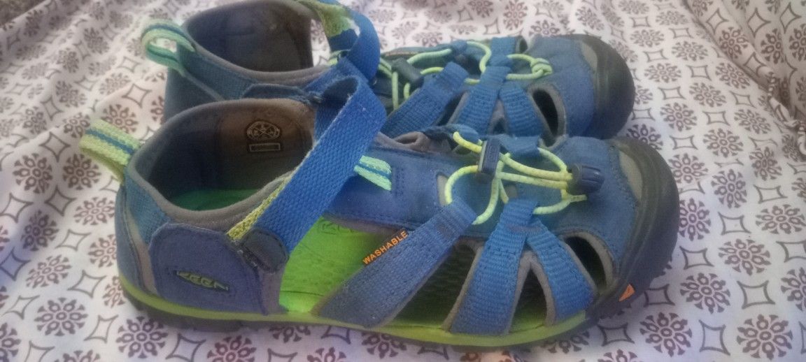 Keen Big Kids' Sandals (Size 2)
