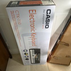 Casio Electric Keyboard
