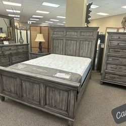 $39 Down Rustic Bedroom Set Queen/King Bed Dresser Nightstand Mirror Total Price 