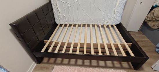 Full size bed with twin pull out underneath*mattress included