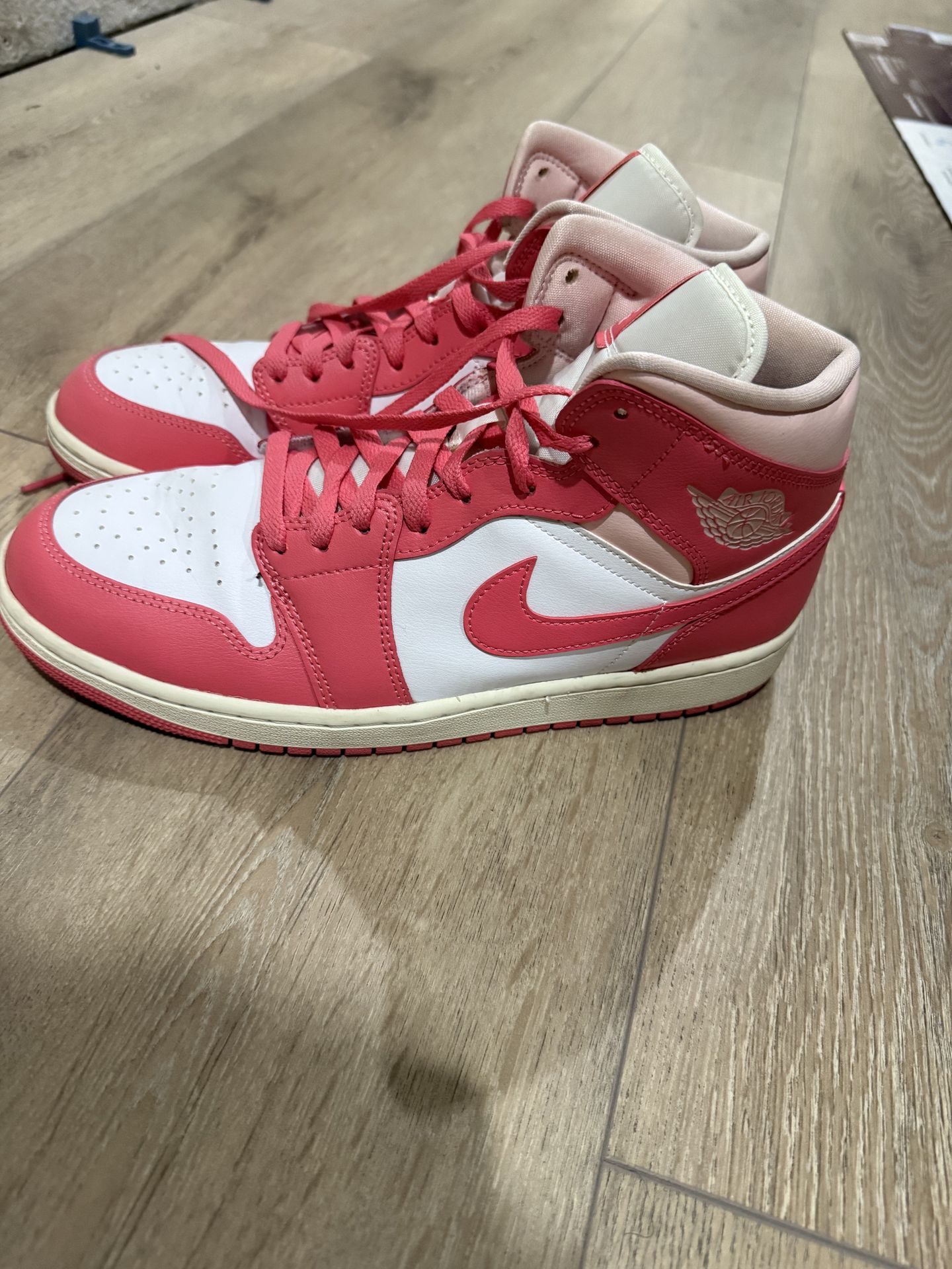 Jordan 1 Mid Pink