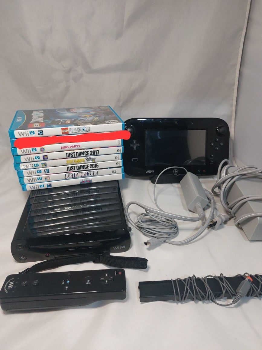 Nintendo Wii U Console w/ 7 Games And Controller 