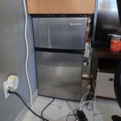EdgeStar 1/3 Fridge 3.1 Cubic Feet