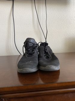 Black Nike Airs