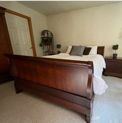 Beautiful 3-Piece Traditional Bedroom Set + Zinus Memory Foam Mattress