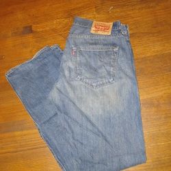Men Clothes Size 32 X 32 501 Levis ( Buttonfly)