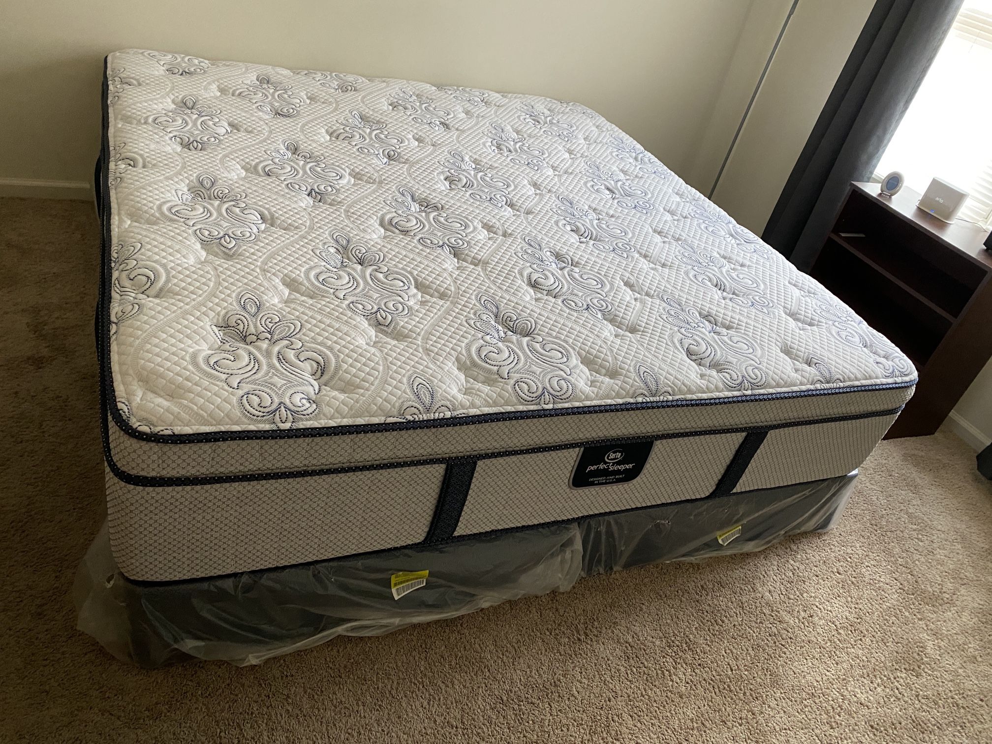 KING Serta iCollection / 2 Box Spring (PerfectSleeper) for Sale in